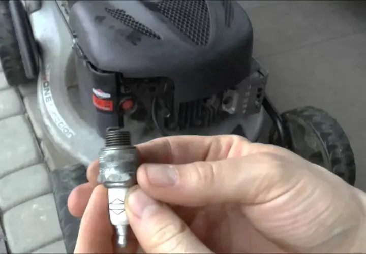 Jaką świecę do kosiarki Briggs & Stratton wybrać, aby uniknąć problemów?