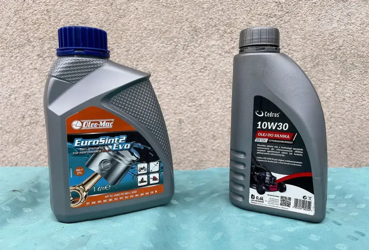 Dwa oleje do silników: Oleo-Mac EuroSint2 i Cedrus 10W30. Idealny wybór, jaki olej do kosiarki, by zapewnić jej długą żywotność.